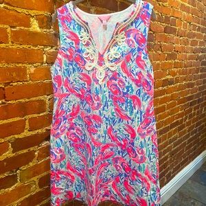 Like new, super cute XL lilly pulitzer shift dress - with subtle lobster print